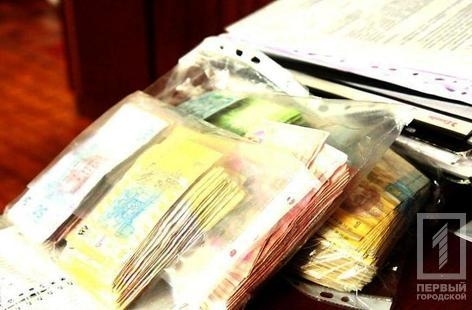 На благотворительной ярмарке в школе Кривого Рога собрали деньги для раненого Вячеслава Волка Фото № 1 На благотворительной ярмарке в школе Кривого Рога собрали деньги для раненого Вячеслава Волка Фото № 1