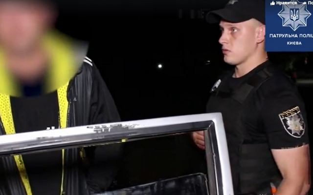 Задержанный водитель зачитал столичным патрульным рэп о несчастной любви Фото № 0 Задержанный водитель зачитал столичным патрульным рэп о несчастной любви Фото № 0