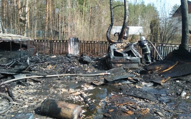 На Житомирщине погибли супруги, сжигавшие траву возле своего дома Фото № 2 На Житомирщине погибли супруги, сжигавшие траву возле своего дома Фото № 2