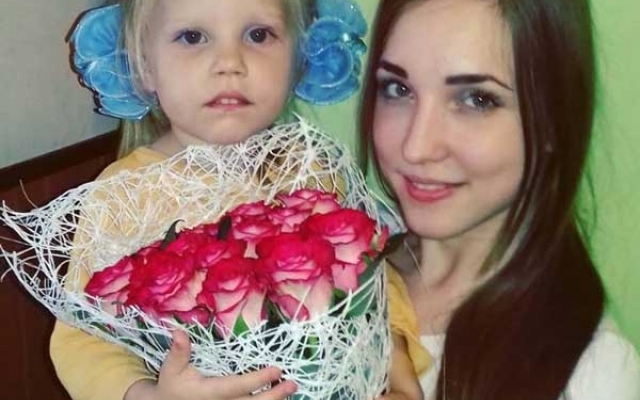 Дочь женщины, родившей 14-го ребенка, защищает свою мать от нападок в соцсетях Фото № 0 Дочь женщины, родившей 14-го ребенка, защищает свою мать от нападок в соцсетях Фото № 0