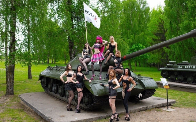 Белорусские стриптизерши поздравили своих почитателей Белорусские стриптизерши поздравили своих почитателей