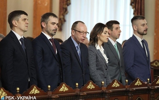 В Украине приняли присягу судьи Антикоррупционного суда. Кто все эти люди? Фото № 0 В Украине приняли присягу судьи Антикоррупционного суда. Кто все эти люди? Фото № 0
