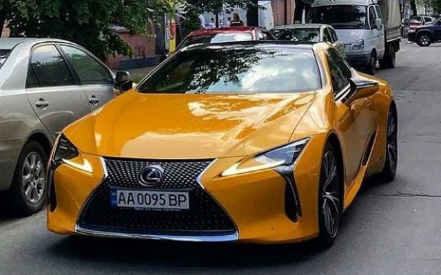 Завхоз Верховной Рады рассекает на Lexus за 2,5 миллиона гривен Фото № 0 Завхоз Верховной Рады рассекает на Lexus за 2,5 миллиона гривен Фото № 0