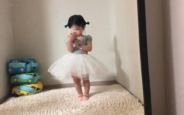4-летняя девочка покорила Instagram своими фото Фото № 5 4-летняя девочка покорила Instagram своими фото Фото № 5