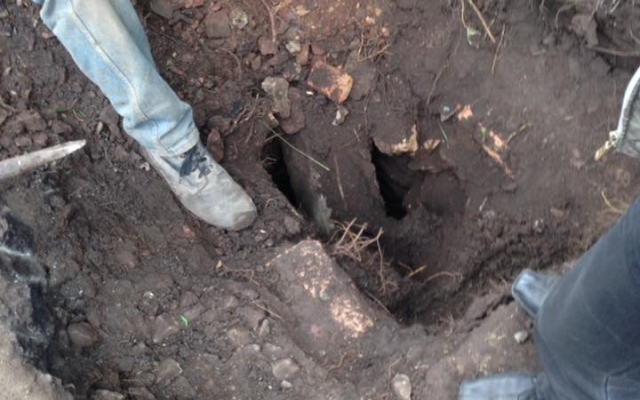 Под полутораметровым шаром земли по улице Невской нашлись ливневки Фото № 1 Под полутораметровым шаром земли по улице Невской нашлись ливневки Фото № 1