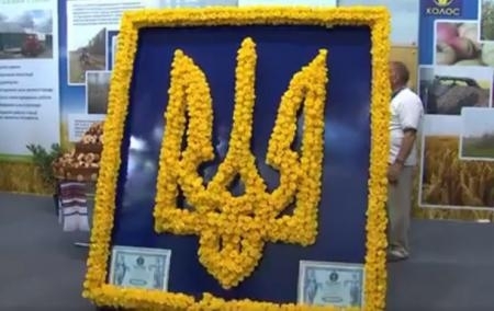 Герб Украины из роз Фото № 0 Герб Украины из роз Фото № 0