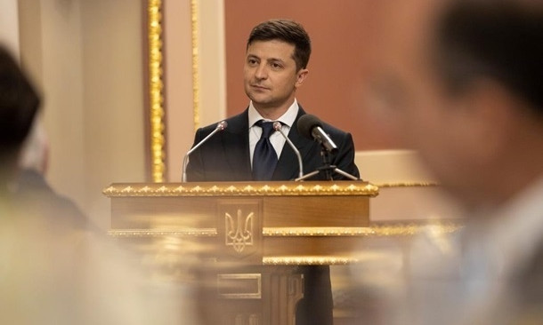 Зеленский начал подавать законопроекты
