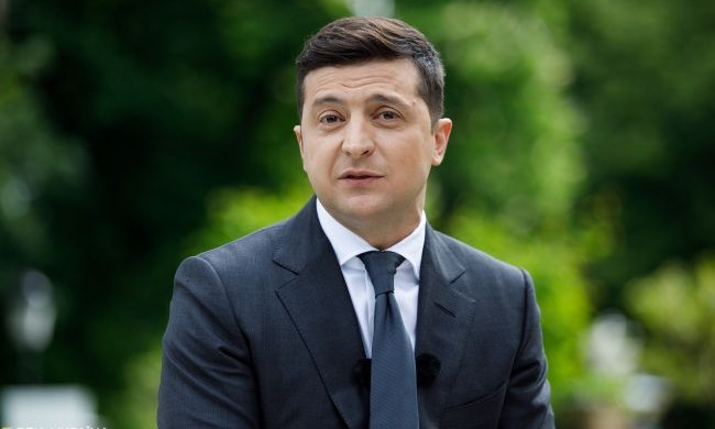 Во время поздравления с Днем Конституции Владимир Зеленский неправильно назвал количество регионов 