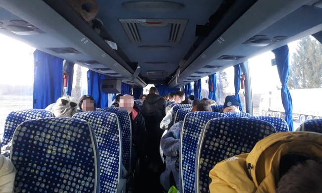 В Украину не пустили автобус с пассажирами из Беларуси, которые попытались въехать в страну с поддельными справками о тестировании
