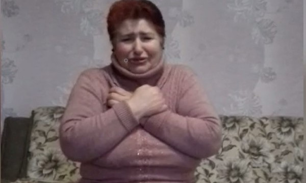 "Я слышу, что вы хотите сжечь мой дом! Я слышу, что вы хотите убить моих детей!": женщина на Буковине, которая привезла коронавирус из Италии, извинилась перед односельчанами (ВИДЕО)