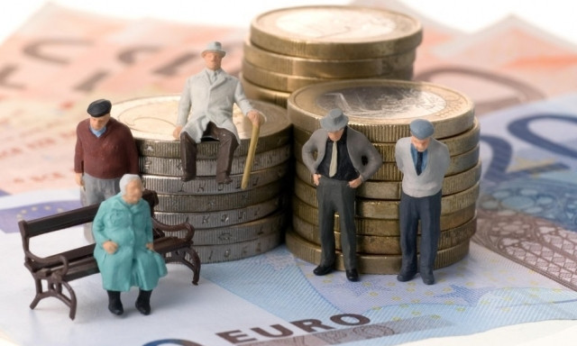 У Зеленского назвали суммы, выделенные на пенсии и субсидии: сколько будут получать украинцы