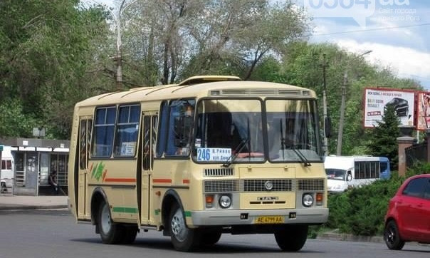 Пенсионеры просят перенести остановку возле Западного кладбища