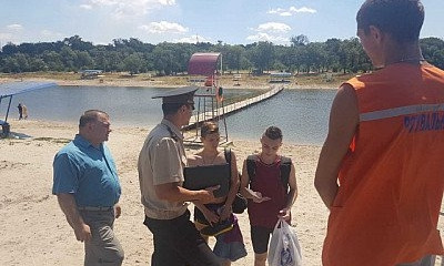 Спасатели провели рейд на пляже ЮГОКа в Кривом Роге