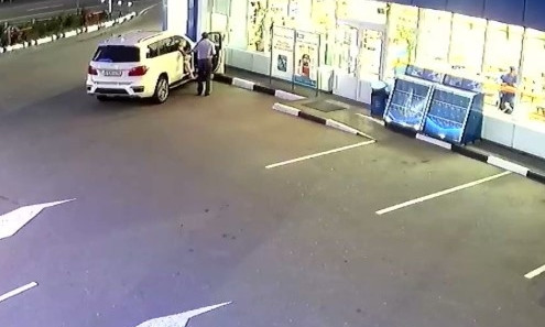 Судья уволился после того, как он публично развлекался с голой блондинкой(ФОТО 18+)