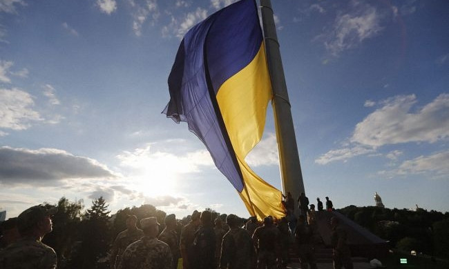 Самый большой флаг в Украине будет заменён