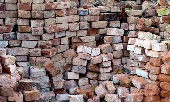 В Киевской области под завалами кирпича нашли тело школьника из столицы (ФОТО)