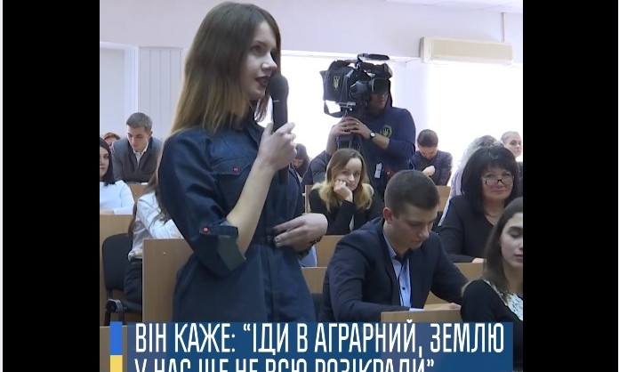 «Землю у нас ще не всю розікрали»: відповідь студентки Гройсману «розірвала» Інтернет