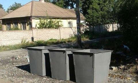 В Металлургическом районе меняют мусорные контейнеры