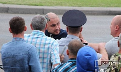 На встрече с Саакашвили пенсионерке поломали руку