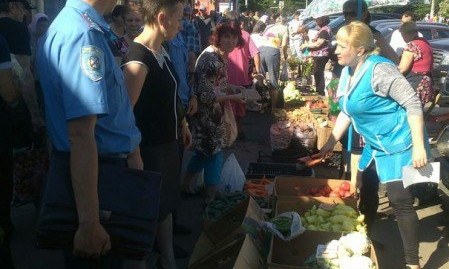 В Кривом Роге полиция посетила стихийный рынок