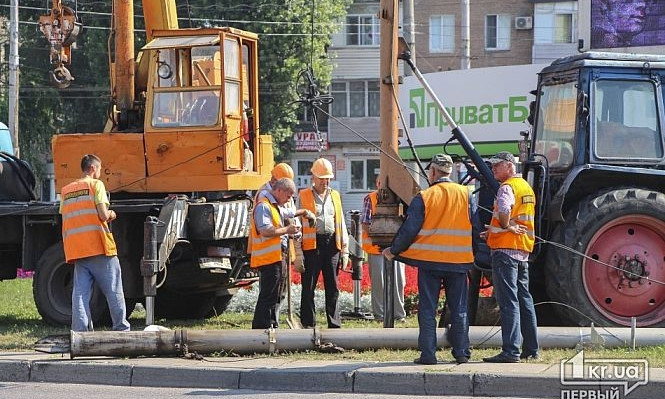 "Нашкодничал" и сбежал - вчерашнее ДТП в Кривом Роге остановило троллейбусное движение в центре города
