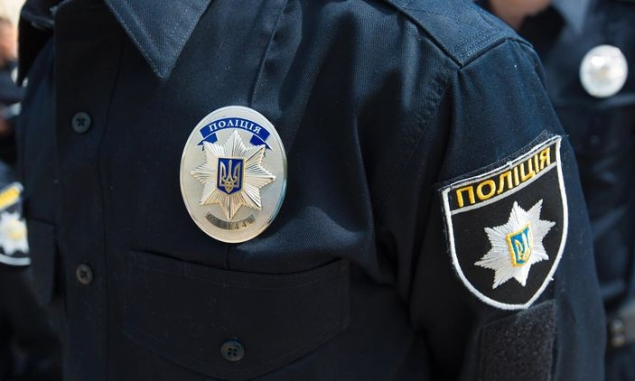 "Я таких, как ты, хаваю на завтрак": в Ивано-Франковске полицейские избили и нецензурно обругали подростков (ВИДЕО)