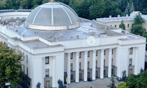 Свидание на куполе: стало известно, кто гулял по крыше Рады