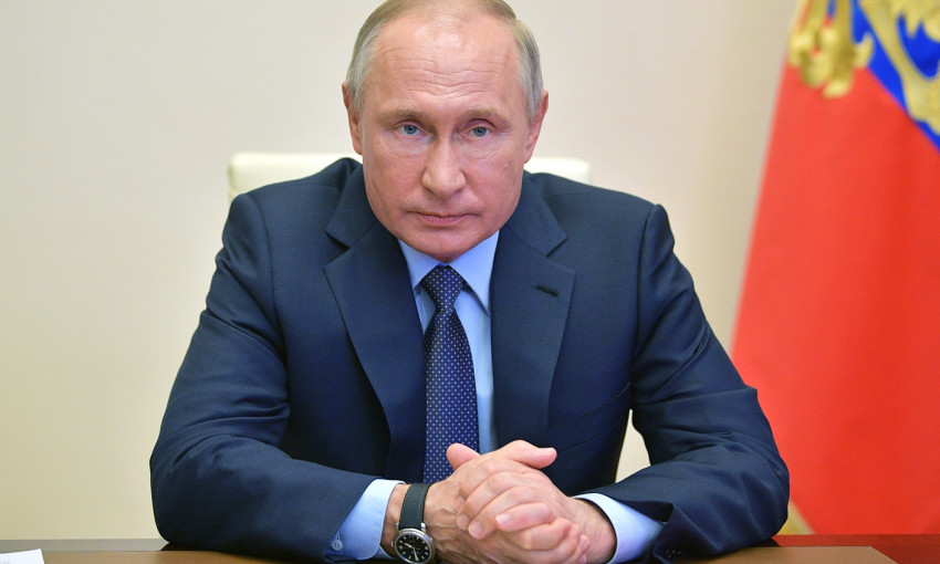 Российский сайт продает нестираную рубашку Путина, забытую в гостинице (ФОТО)