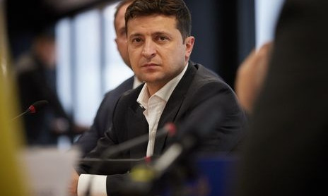 Владимир Зеленский подписал закон, разрешающий штрафовать "безмасочников"
