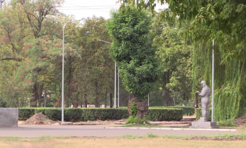  В парке ДК «Саксаганский» Кривого Рога установили новые светодиодные фонари