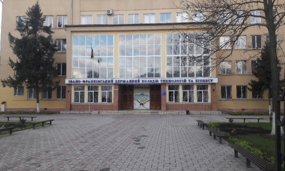 В Ивано-Франковске в результате отравления невыявленным веществом госпитализировали 8 студентов колледжа