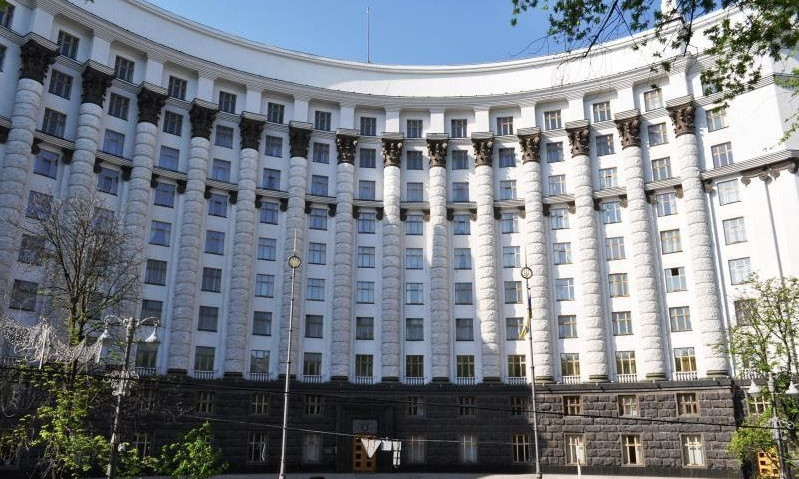 В Кабинете министров решили уволить каждого десятого чиновника