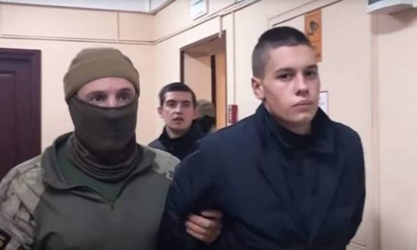 У самого молодого пленного моряка анализ выявил серьезное заболевание