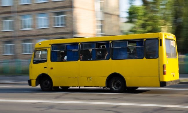 В Днепре водитель выволок пассажира без маски из маршрутки (ВИДЕО)