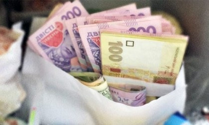 З першого січня в українці будуть отримувати перераховані зарплати та пенсії
