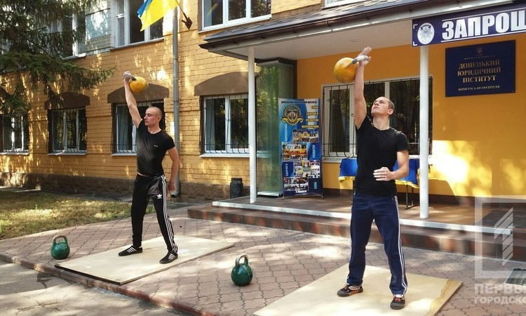 Криворожане соревновались в гиревом спорте