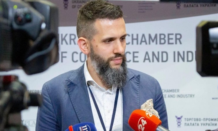 В Офисе президента планируют упростить увольнение госслужащих 