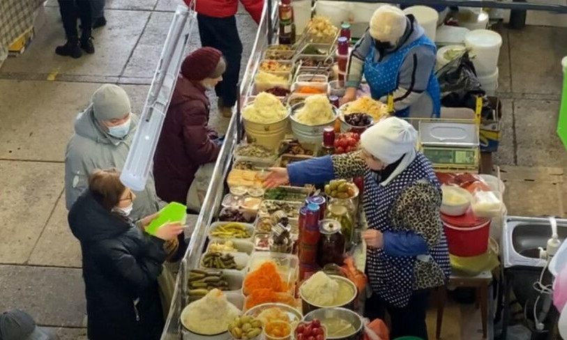 Тарифы, минималка, курс доллара, цены на продукты: украинцам показали, что изменилось при Зеленском