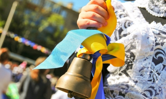 Сегодня свой первый школьный звонок услышали 7 тысяч криворожан