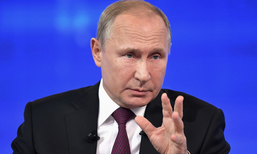 За поправки в Конституцию, которые позволят Путину стать "вечным" президентом, проголосовало 76%