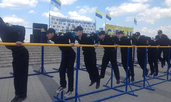 Новая полиция в Днепре устроила показательное выступление