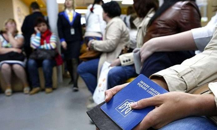 Польша ввела новые правила для украинских заробитчан