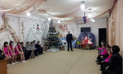 Криворожские копы поздравили детей-сирот