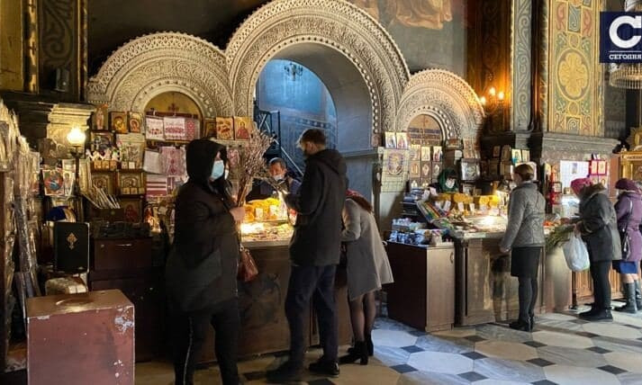Вербное воскресенье: журналисты проверили, соблюдают ли в храмах противоэпидемические меры (ФОТО)