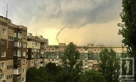 Криворожане поделились фотографиями урагана в соцсетях