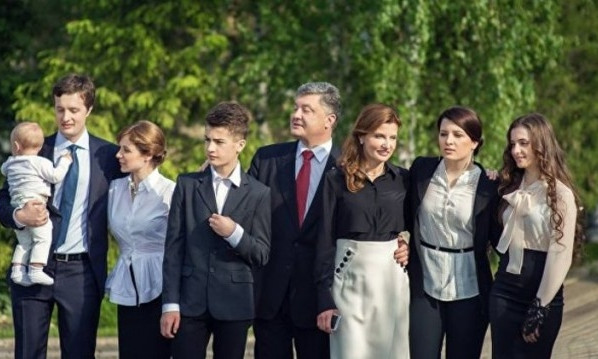 Порошенко ездил отдыхать по паспортам на другое имя