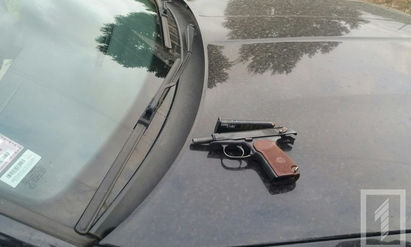 В Кривом Роге муж судьи угрожал полицейским пистолетом