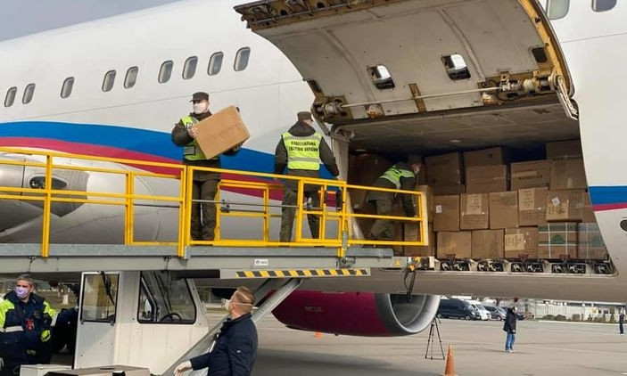 В Украину прибыл самолет с 2 млн медицинских масок из Китая