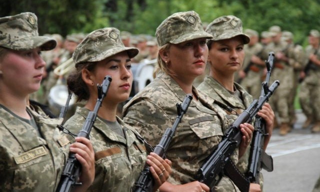 Украинским девушкам разрешили учиться в военных лицеях