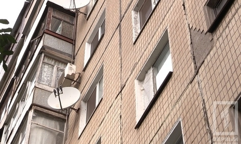 "Кровавая" попытка суицида: криворожанин пять раз ударил себя в живот ножом
